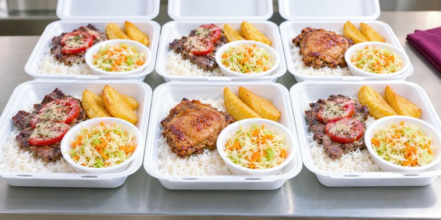 Bandejas individuales de almuerzo para un evento corporativo