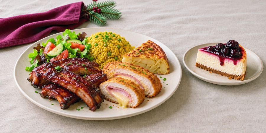 Costillas BBQ, cordon bleu, tortilla española, arroz al curry, ensalada fresca y cheesecake de mora